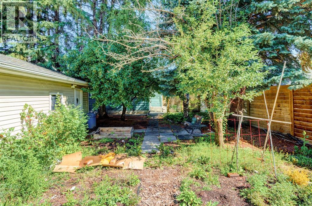 6115 Bow Crescent Nw, Calgary, Alberta  T3B 2C2 - Photo 7 - A2271856