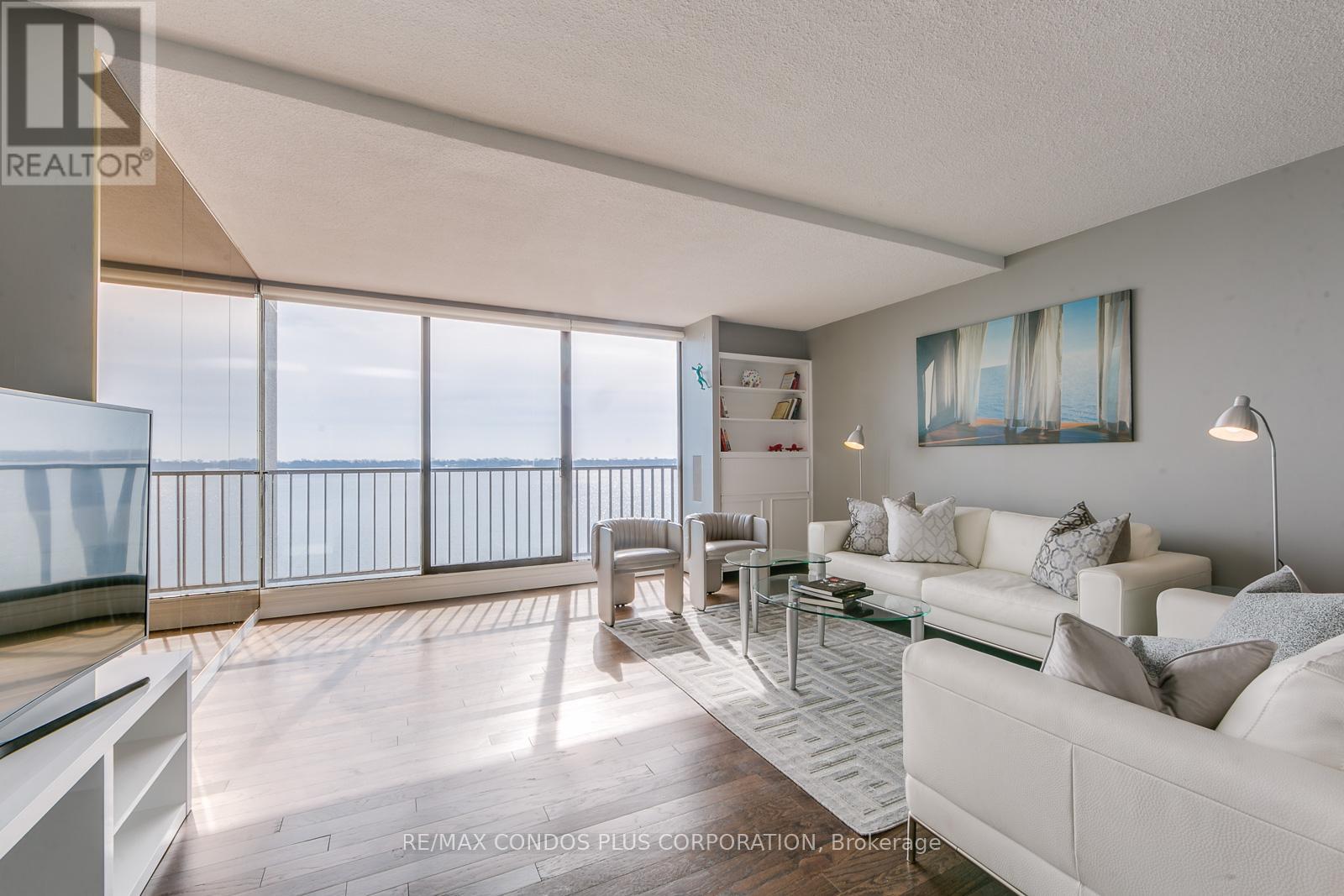 1001 - 33 Harbour Square, Toronto, Ontario  M5J 2G2 - Photo 11 - C12561256