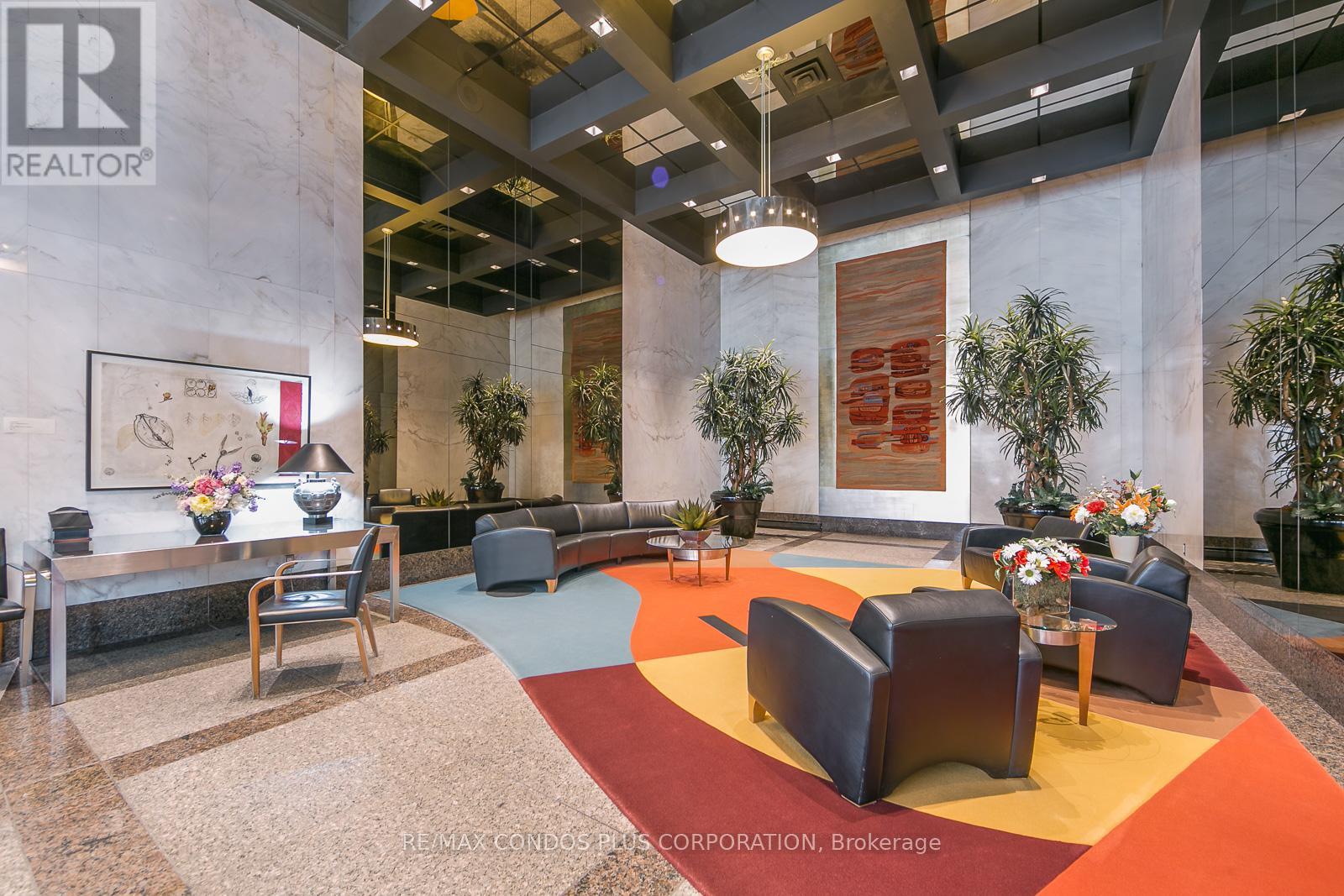 1001 - 33 Harbour Square, Toronto, Ontario  M5J 2G2 - Photo 3 - C12561256