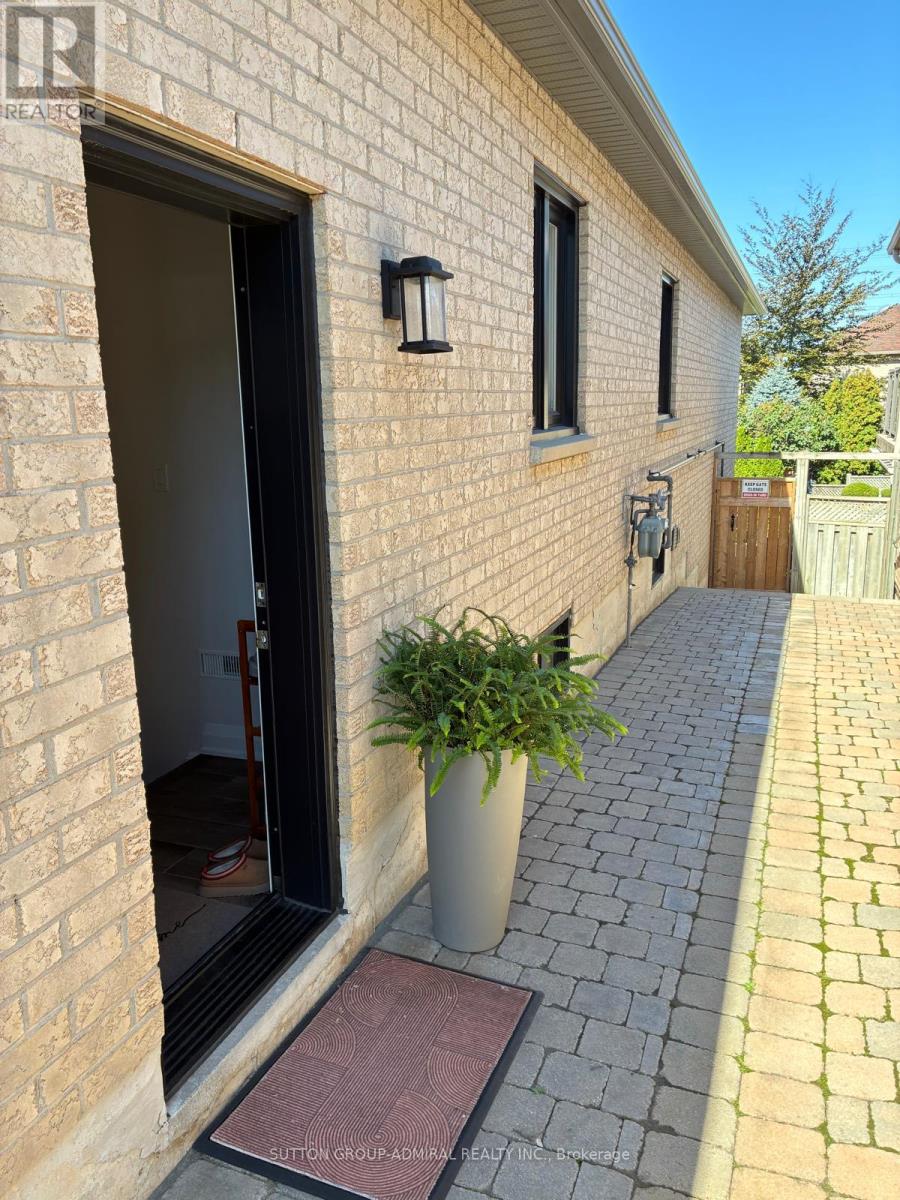 LOWER - 32 GLENFOREST DRIVE, Vaughan, Ontario