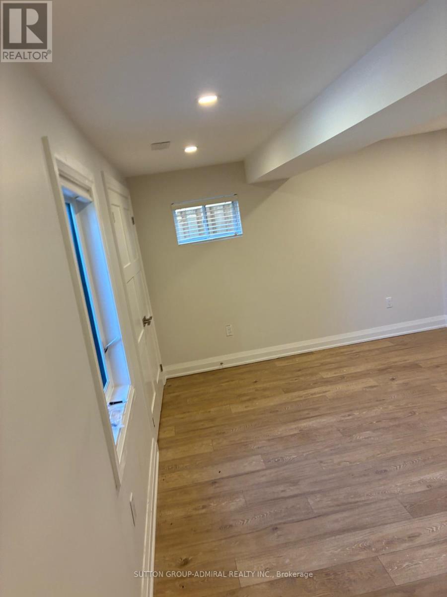 Lower - 32 Glenforest Drive, Vaughan, Ontario  L4J 8K5 - Photo 6 - N12564888