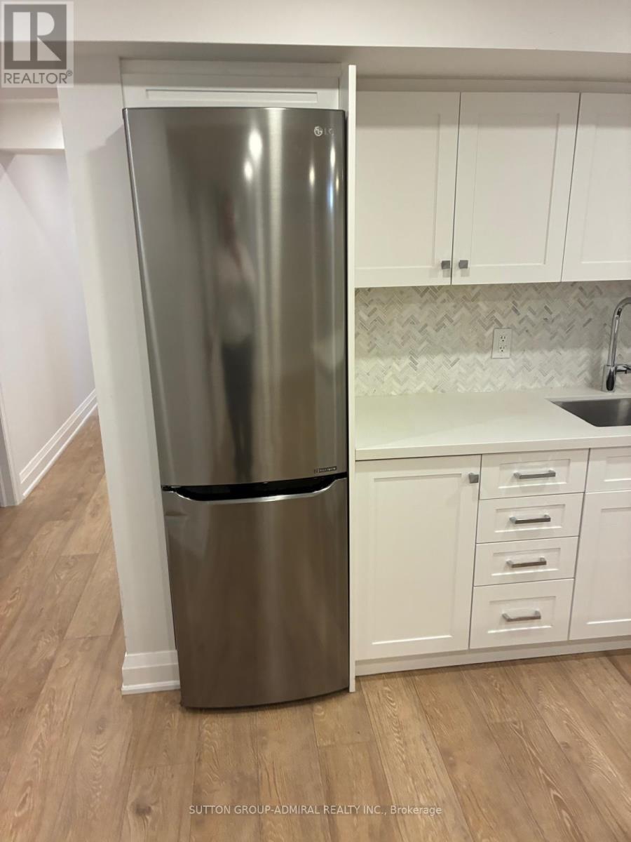 Lower - 32 Glenforest Drive, Vaughan, Ontario  L4J 8K5 - Photo 9 - N12564888