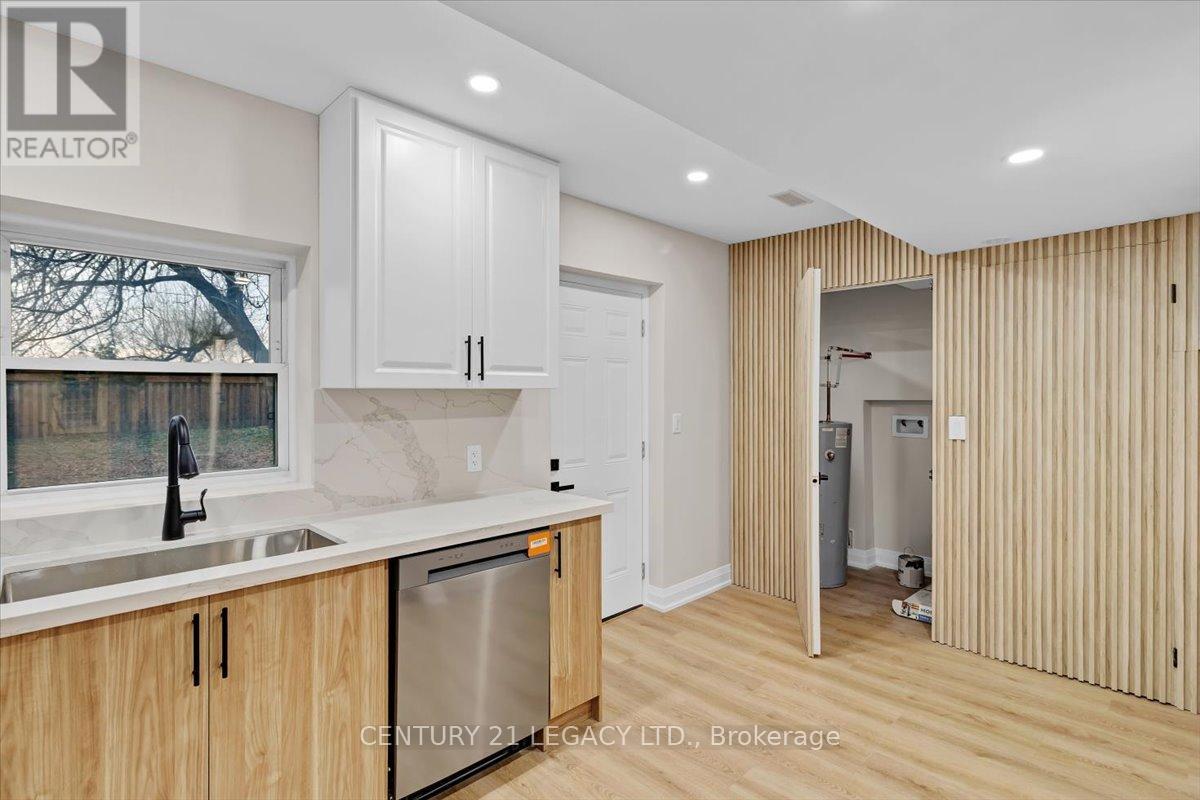 2027 Churchill Avenue, Burlington, Ontario  L7R 3T8 - Photo 14 - W12564878