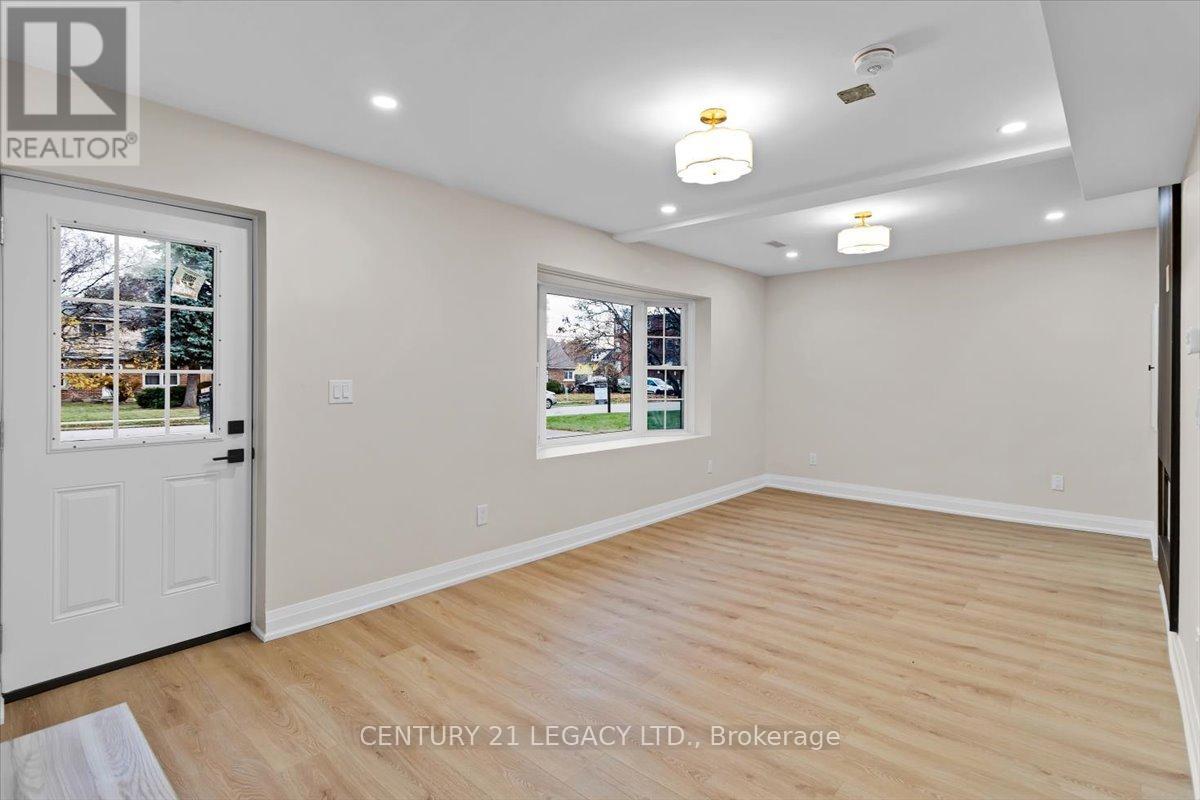 2027 Churchill Avenue, Burlington, Ontario  L7R 3T8 - Photo 7 - W12564878