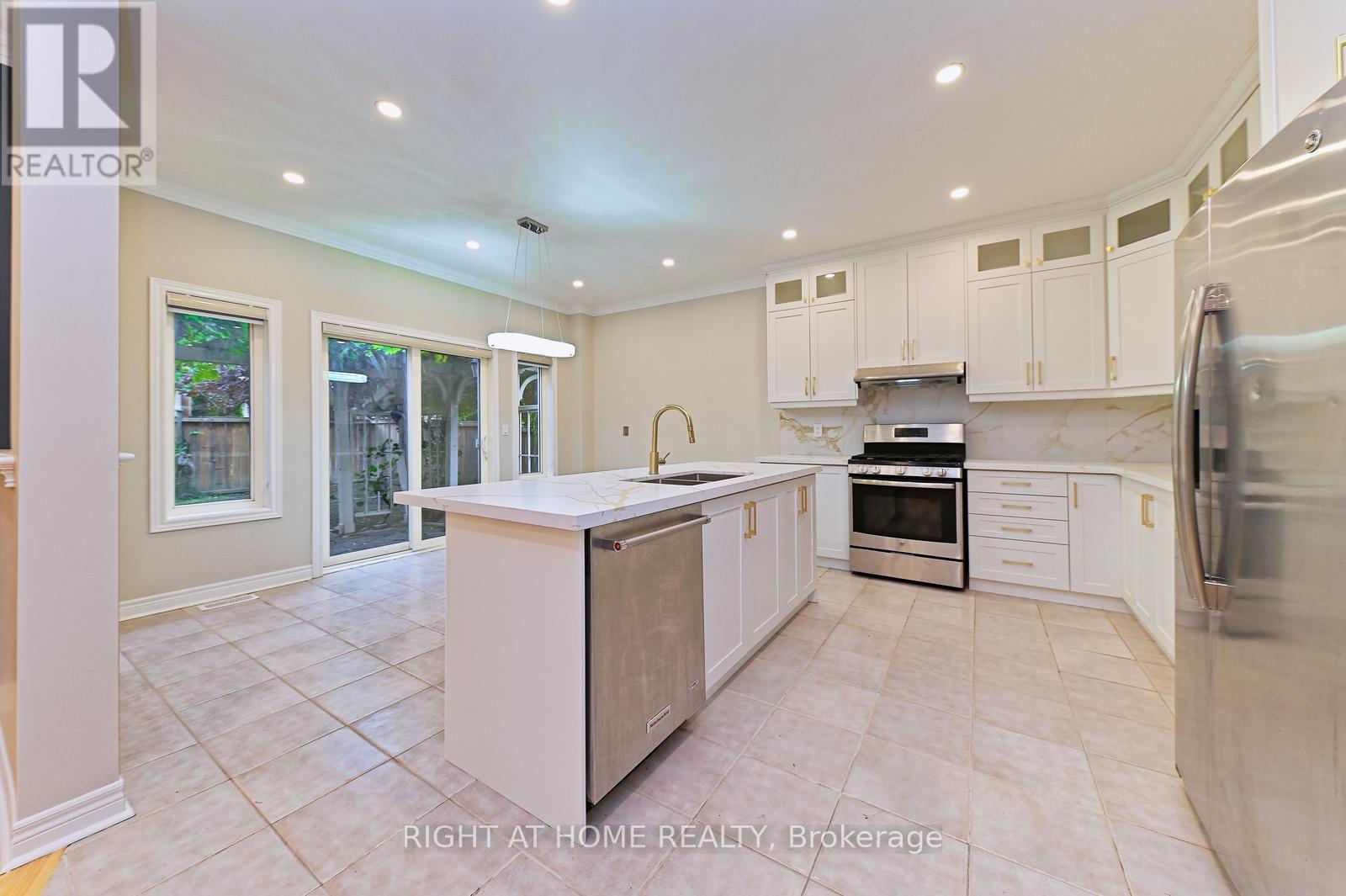 6843 Campbell Settler Court E, Mississauga, Ontario  L5W 1B3 - Photo 16 - W12564884