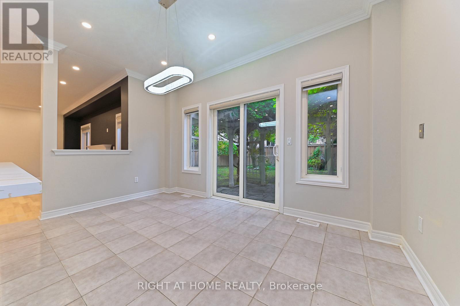 6843 Campbell Settler Court E, Mississauga, Ontario  L5W 1B3 - Photo 23 - W12564884