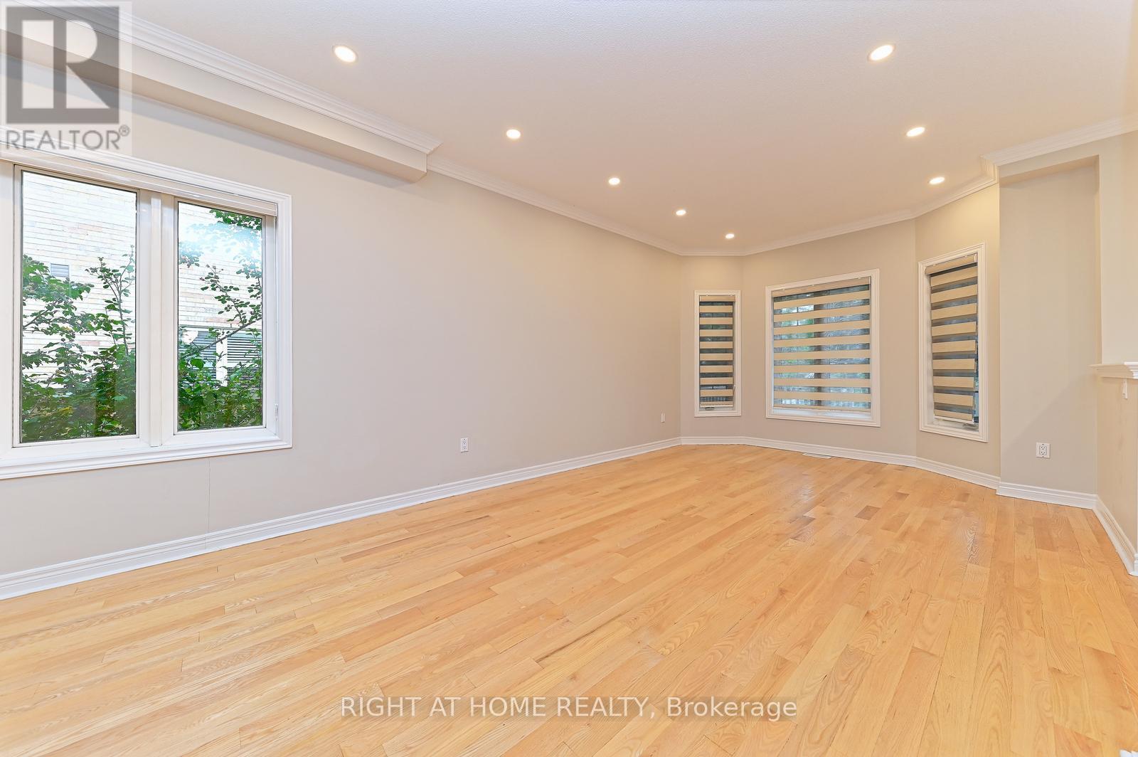 6843 Campbell Settler Court E, Mississauga, Ontario  L5W 1B3 - Photo 5 - W12564884