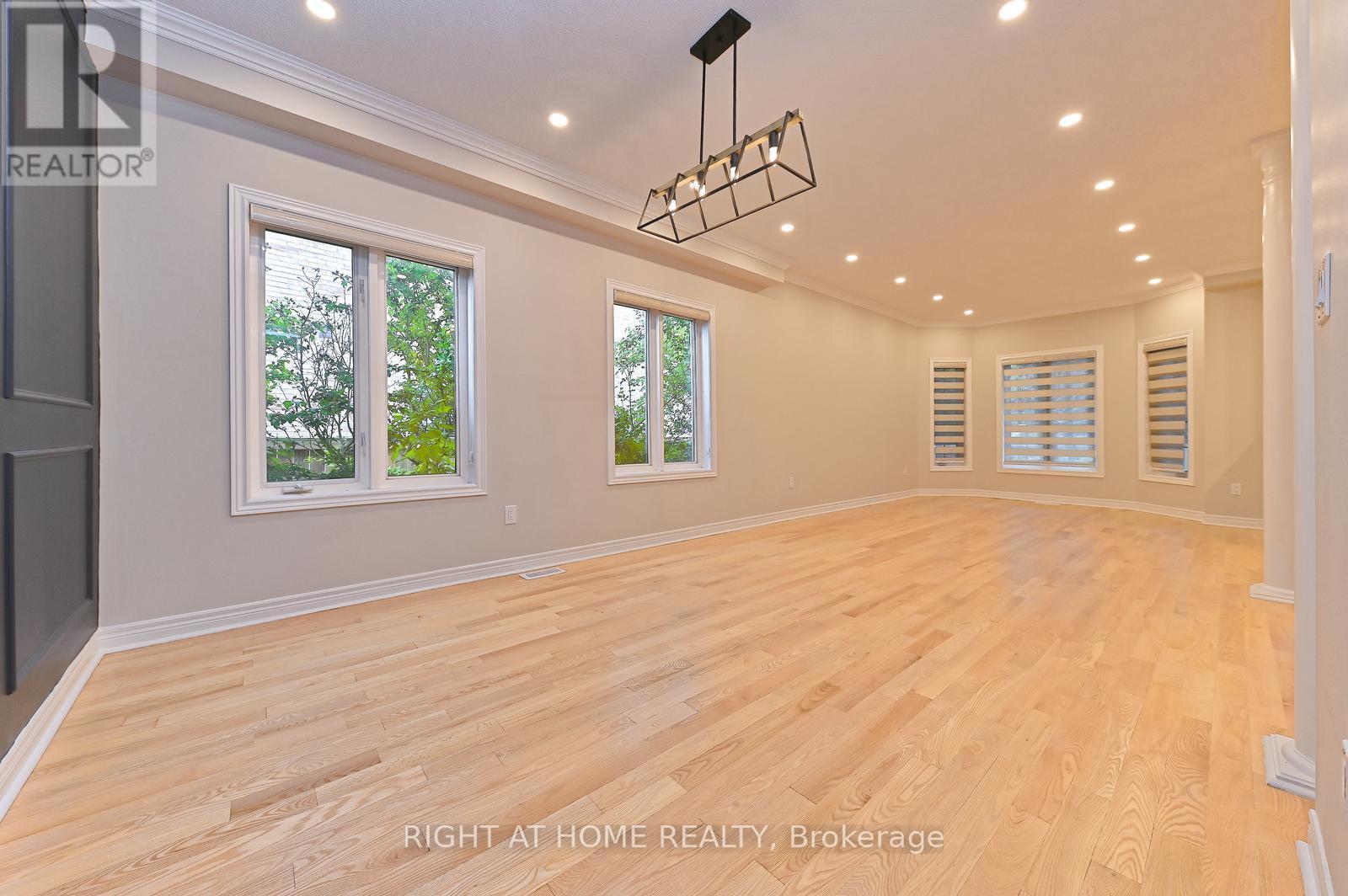 6843 Campbell Settler Court E, Mississauga, Ontario  L5W 1B3 - Photo 9 - W12564884