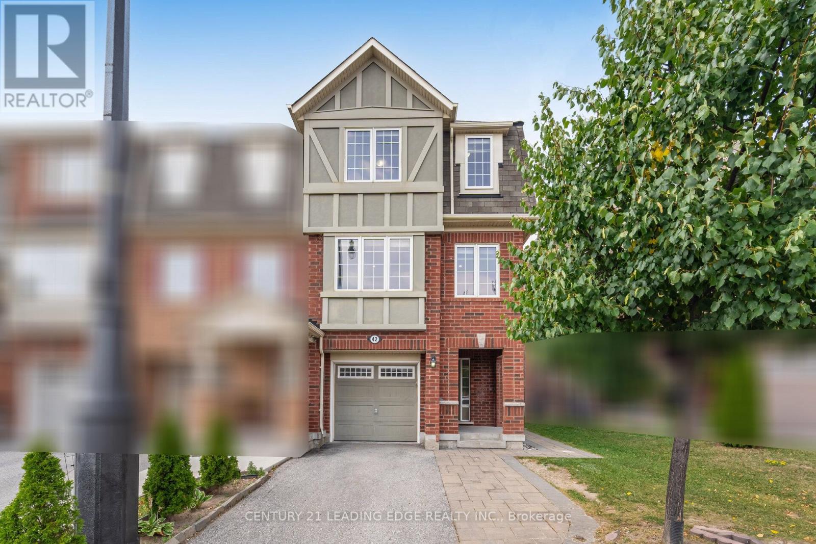 42 Memory Lane, Brampton, Ontario  L7A 0V9 - Photo 2 - W12564902