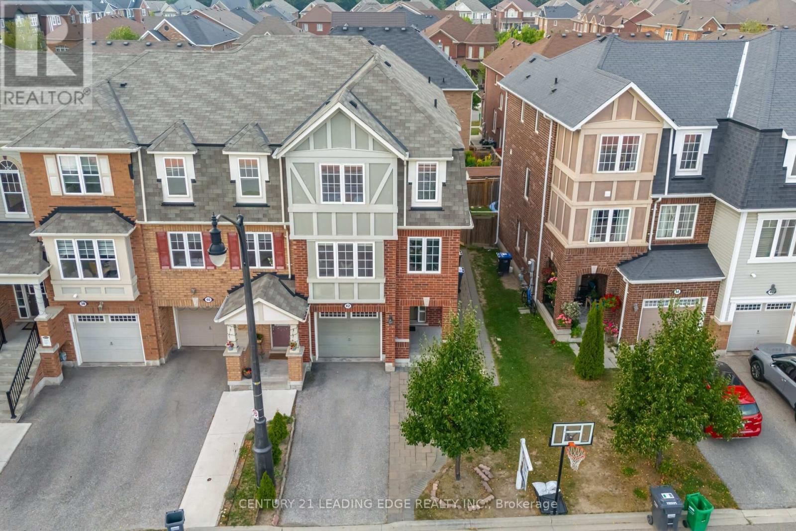 42 Memory Lane, Brampton, Ontario  L7A 0V9 - Photo 3 - W12564902