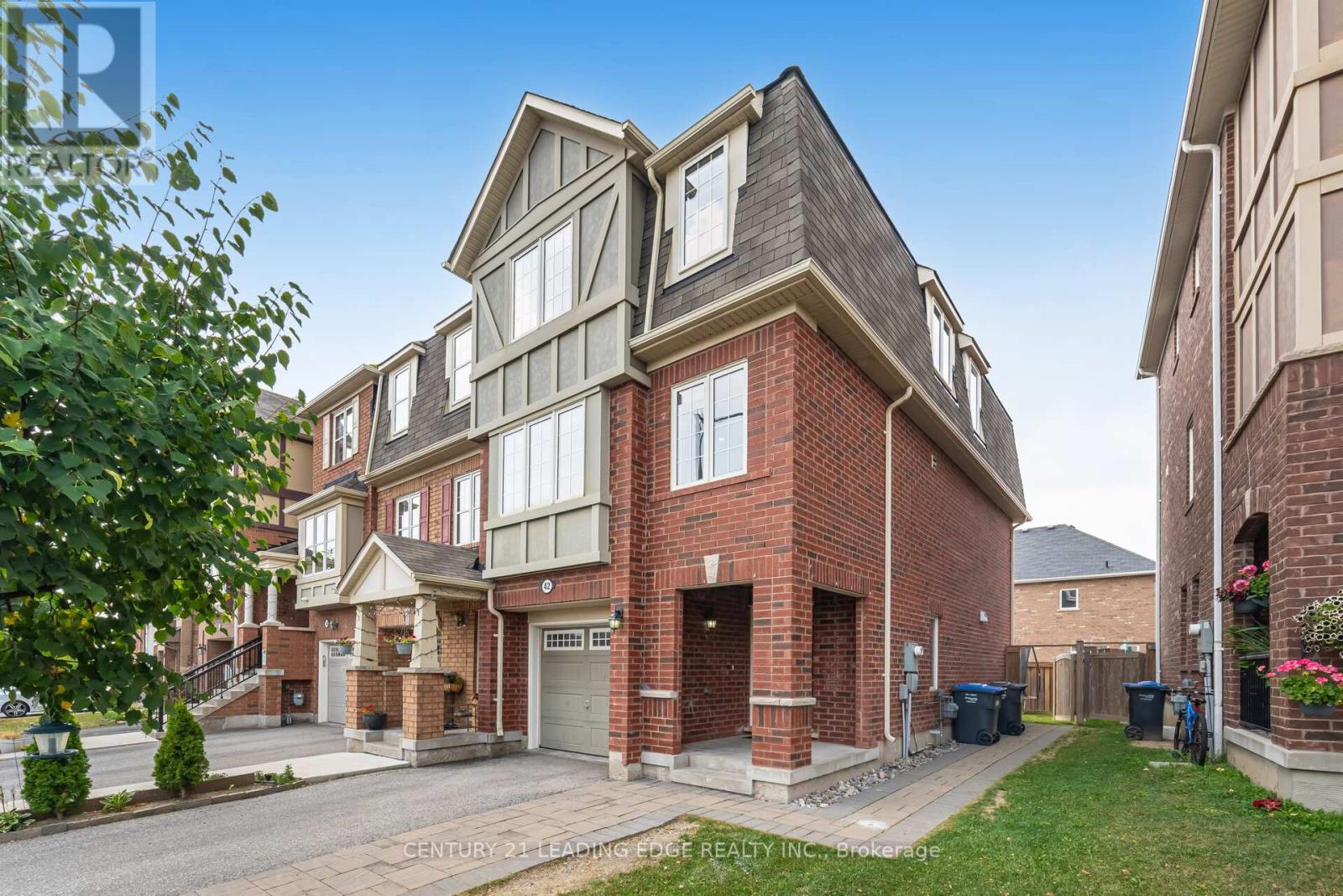 42 Memory Lane, Brampton, Ontario  L7A 0V9 - Photo 4 - W12564902