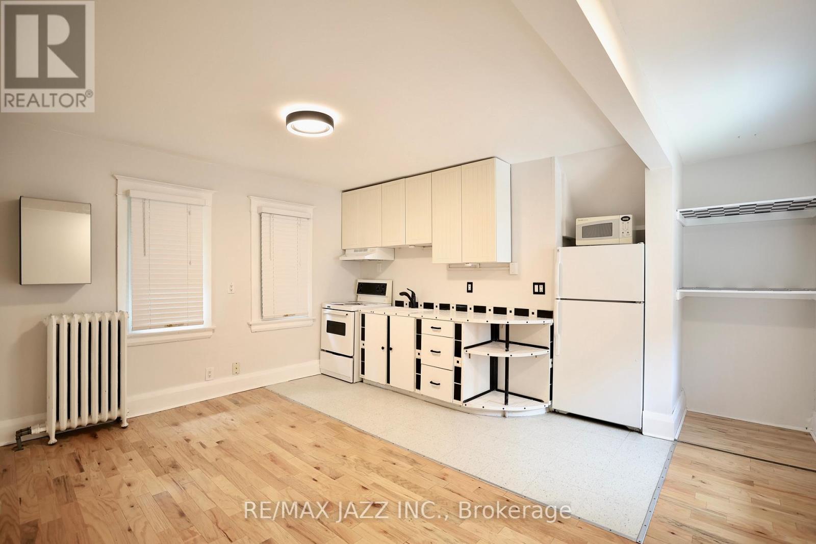 118 Eastwood Road, Toronto, Ontario  M4L 2C9 - Photo 2 - E12564958