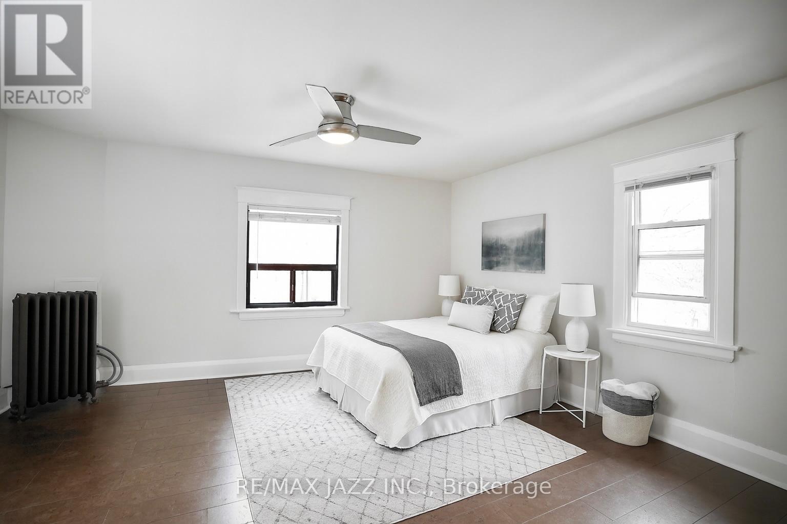 118 Eastwood Road, Toronto, Ontario  M4L 2C9 - Photo 3 - E12564958