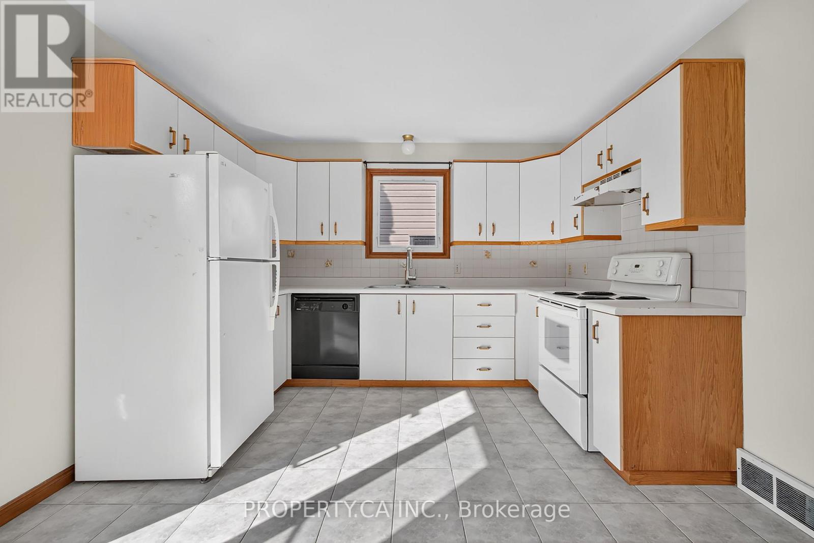 194 Merritt Avenue, Chatham-Kent, Ontario  N7M 5Y4 - Photo 2 - X12564892