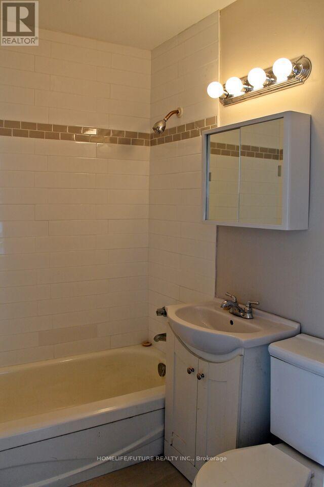 104 - 35 Union Street, Belleville, Ontario  K8P 2B5 - Photo 2 - X12564908