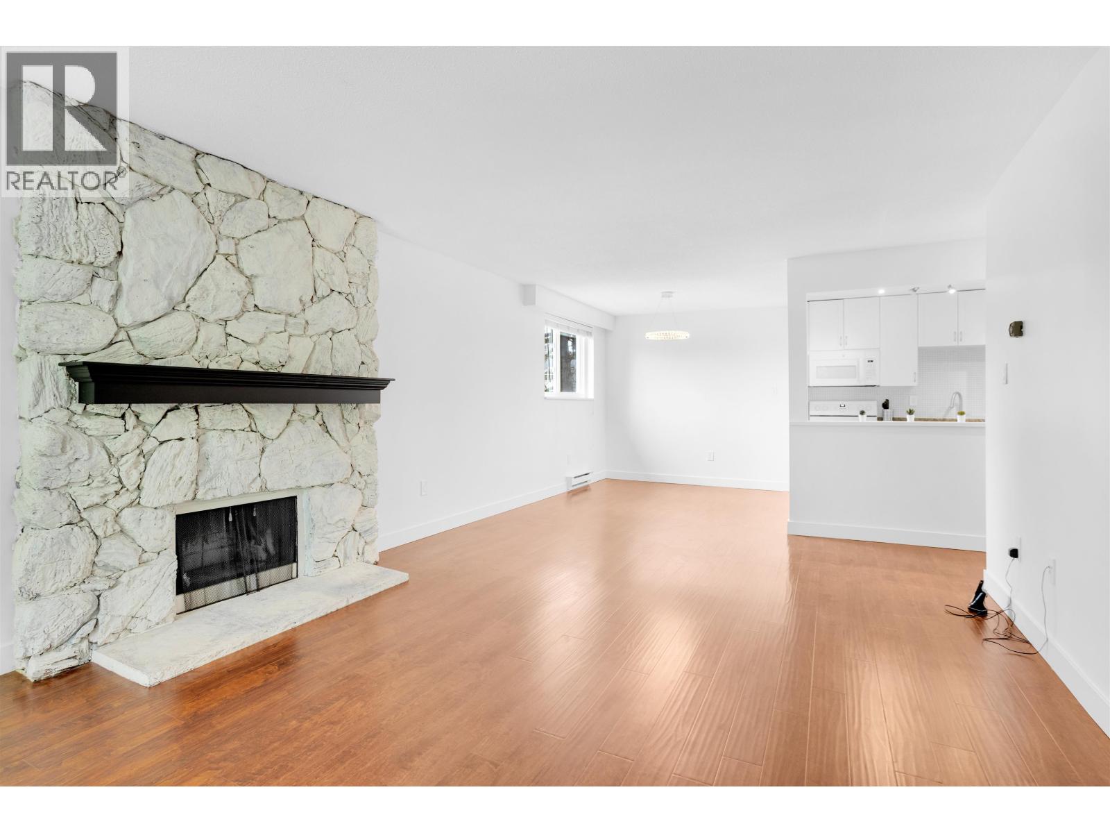 307 2381 Bury Avenue, Port Coquitlam, British Columbia  V3C 1Z9 - Photo 10 - R3039104