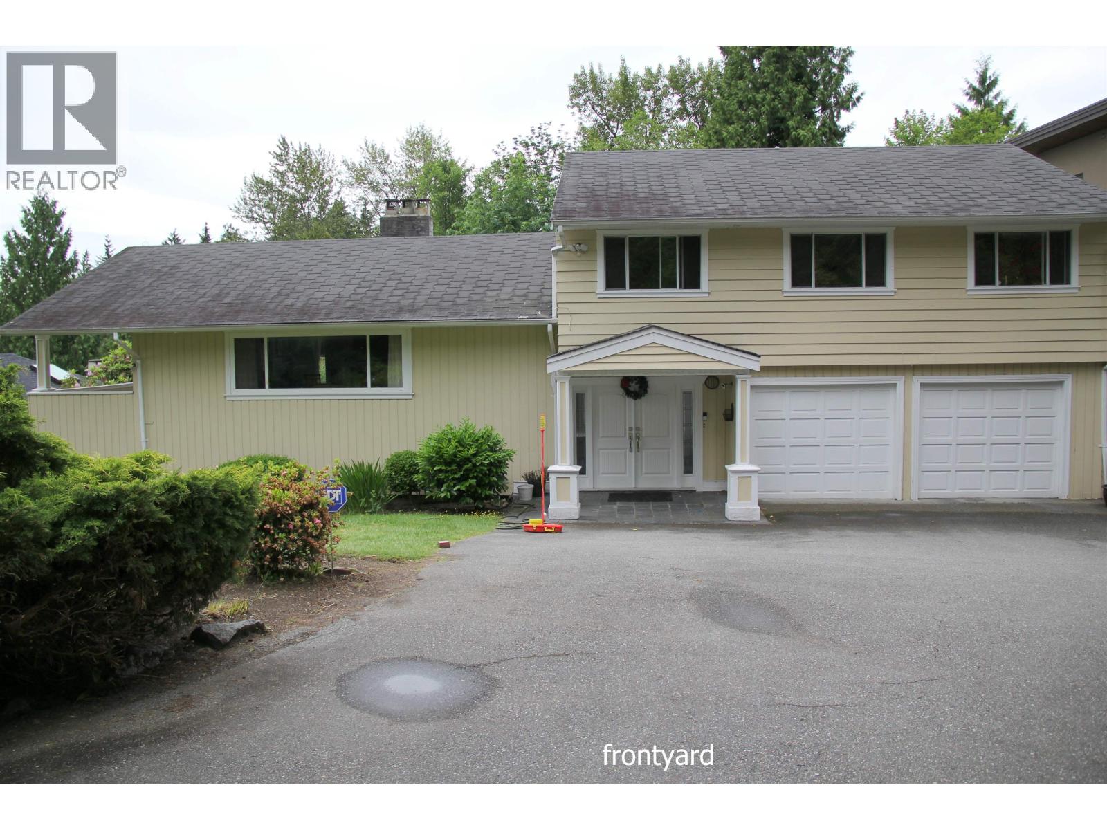 Main Floor 737 SOUTHBOROUGH DRIVE, West Vancouver, British Columbia