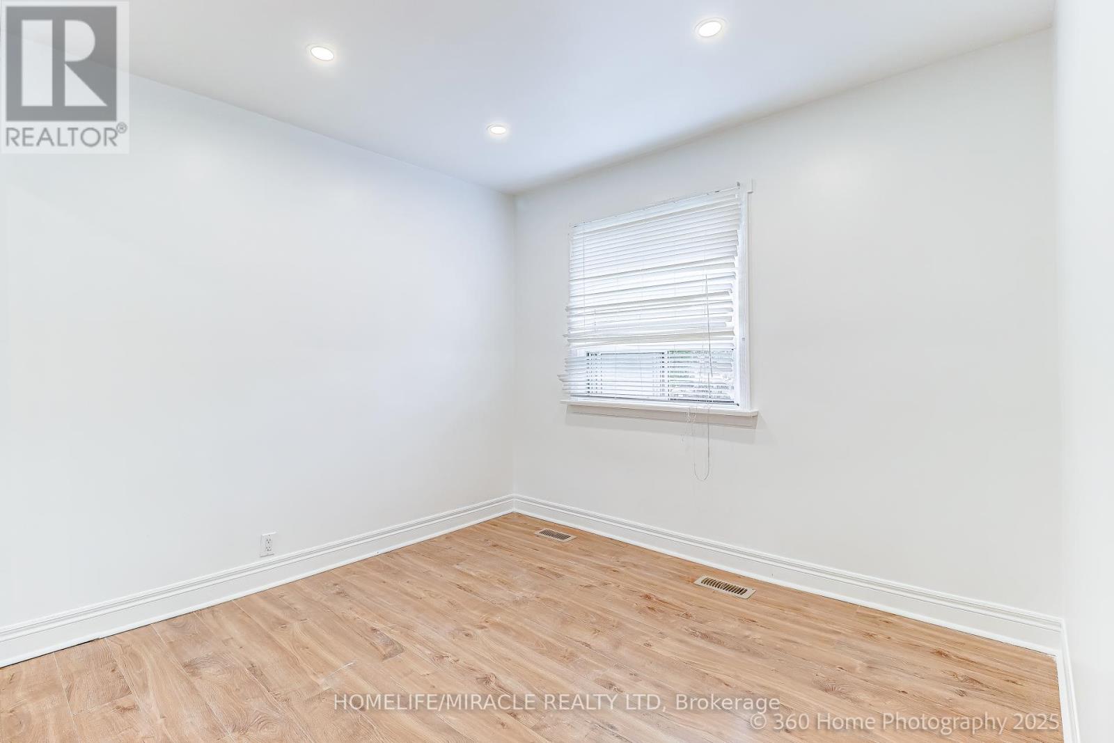 Entire House - 106 Johnston Avenue, Toronto, Ontario  M2N 1H2 - Photo 14 - C12564956