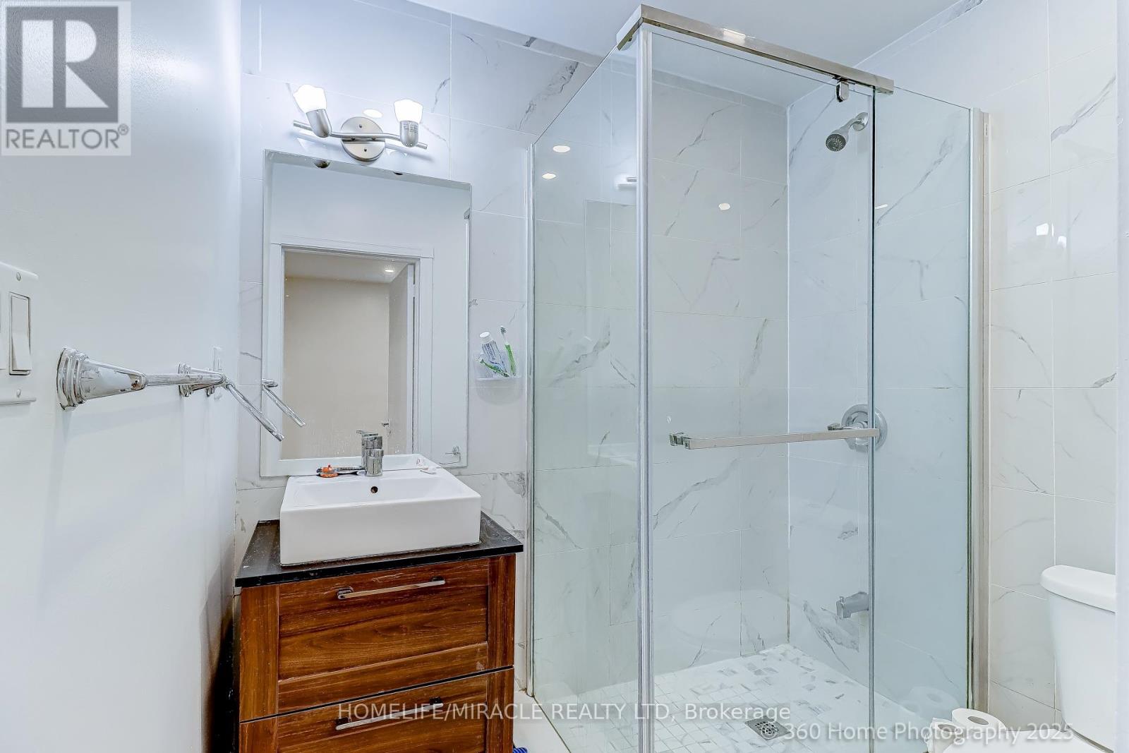 Entire House - 106 Johnston Avenue, Toronto, Ontario  M2N 1H2 - Photo 20 - C12564956