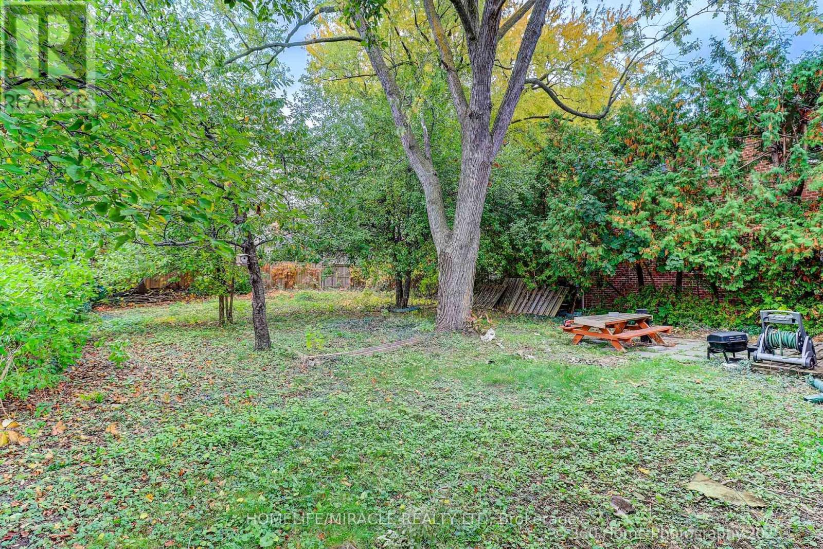 Entire House - 106 Johnston Avenue, Toronto, Ontario  M2N 1H2 - Photo 4 - C12564956