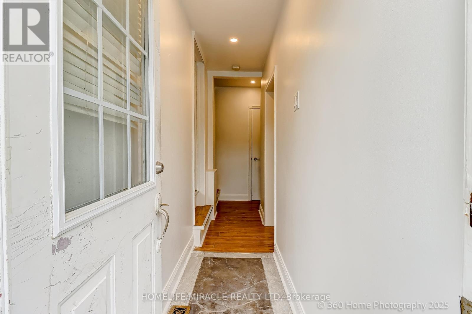 Entire House - 106 Johnston Avenue, Toronto, Ontario  M2N 1H2 - Photo 6 - C12564956