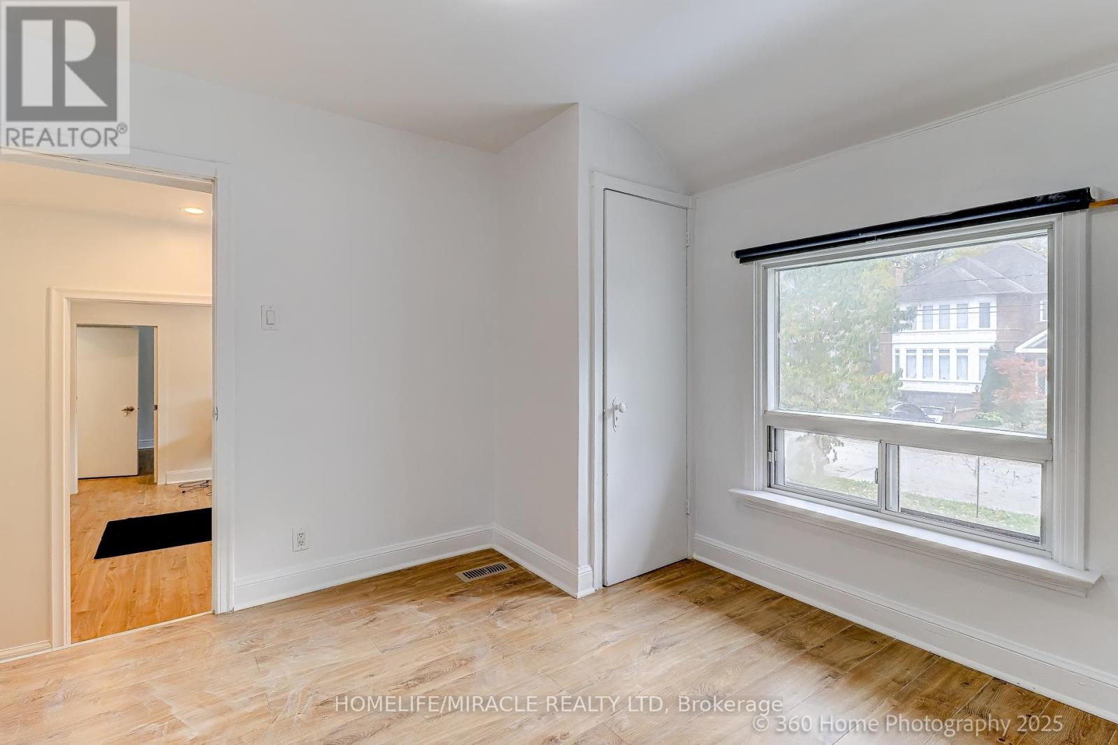 Entire House - 106 Johnston Avenue, Toronto, Ontario  M2N 1H2 - Photo 8 - C12564956