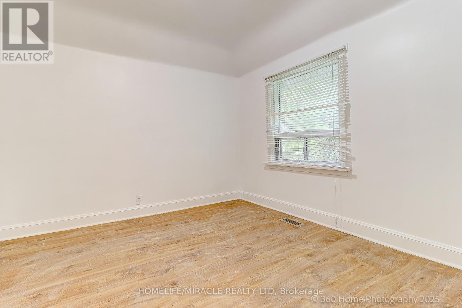 Entire House - 106 Johnston Avenue, Toronto, Ontario  M2N 1H2 - Photo 9 - C12564956