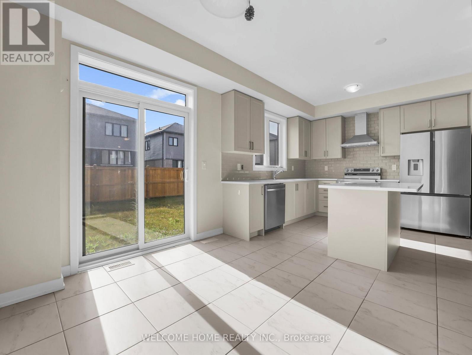 6 Sun Haven Lane, Thorold, Ontario  L2V 0K6 - Photo 2 - X12564934