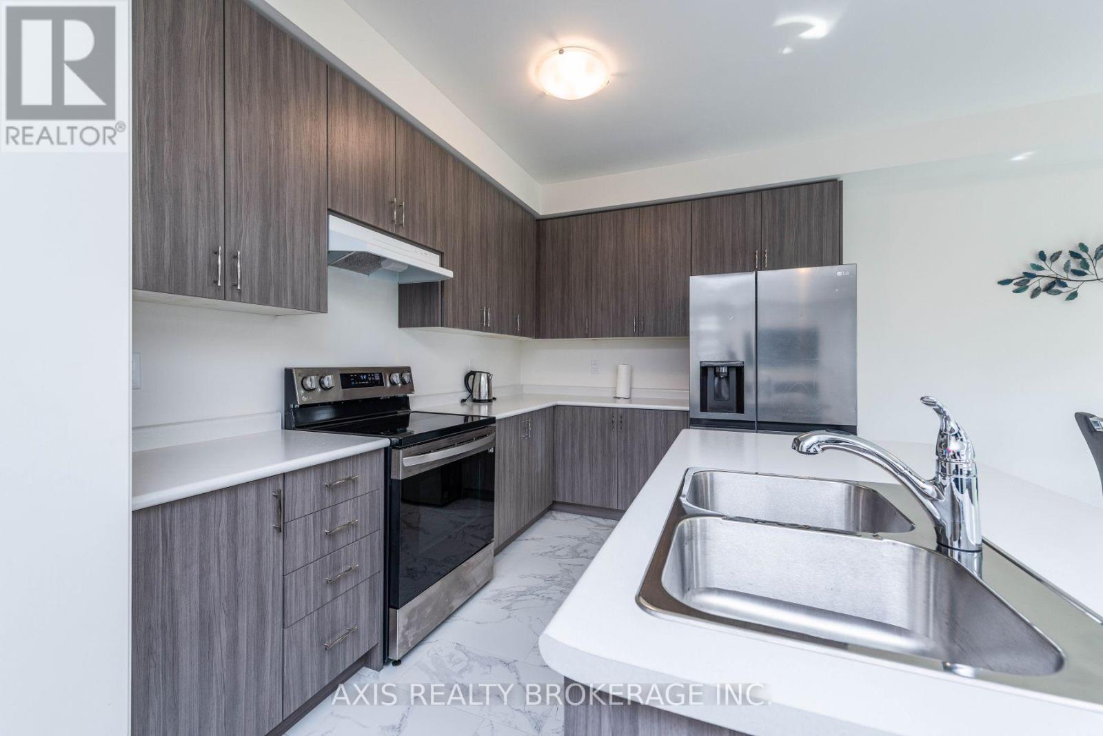 43 Silver Meadow Gardens, Hamilton, Ontario  L8B 1Z4 - Photo 11 - X12564968