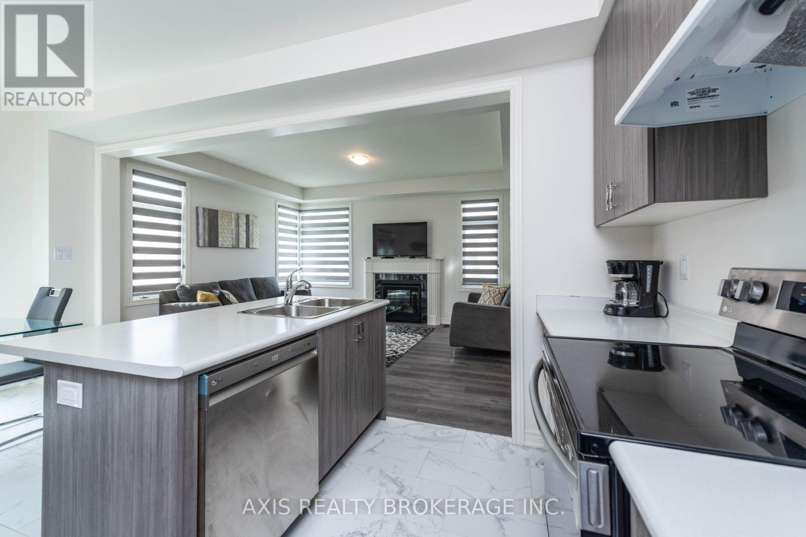 43 Silver Meadow Gardens, Hamilton, Ontario  L8B 1Z4 - Photo 13 - X12564968