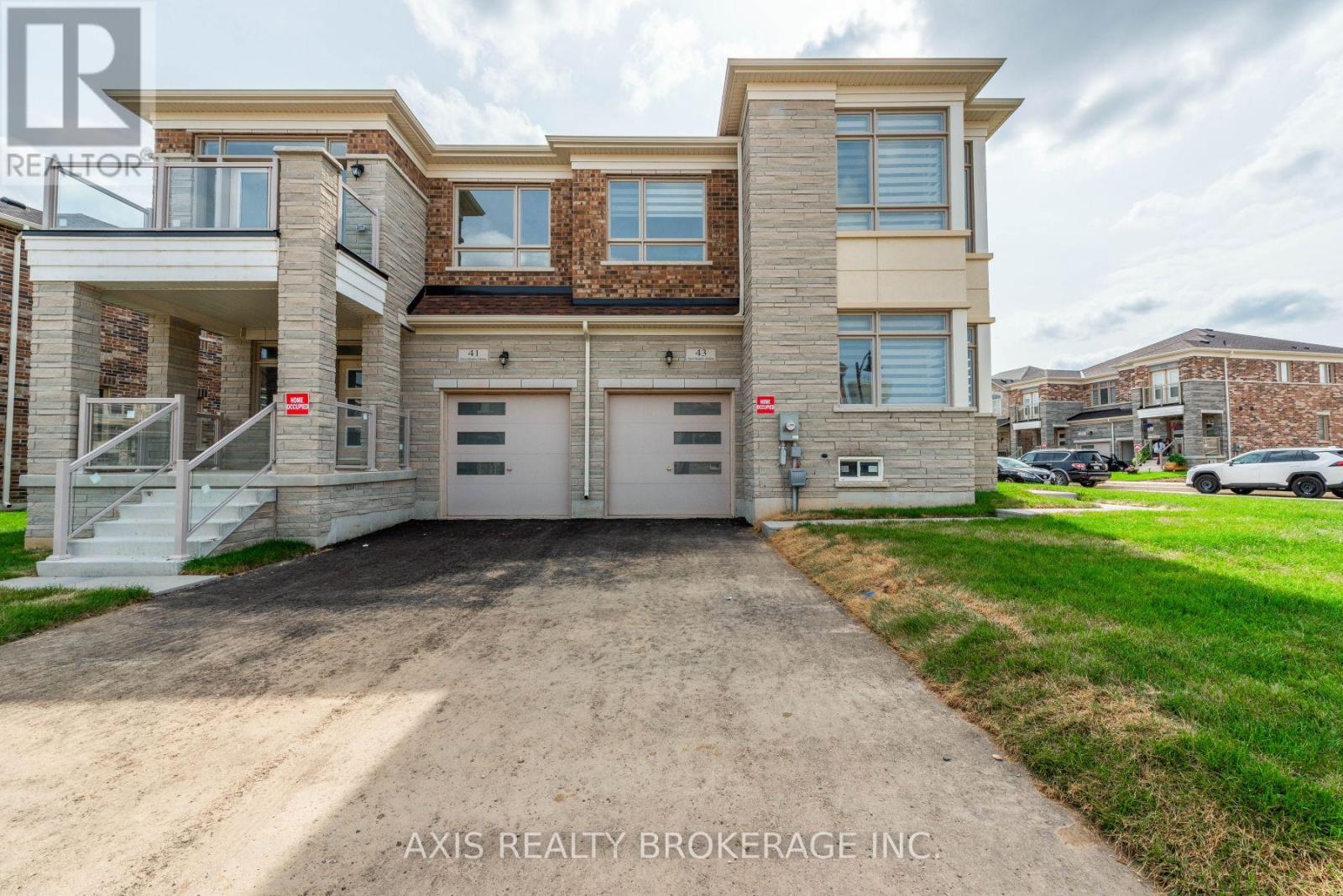 43 Silver Meadow Gardens, Hamilton, Ontario  L8B 1Z4 - Photo 2 - X12564968