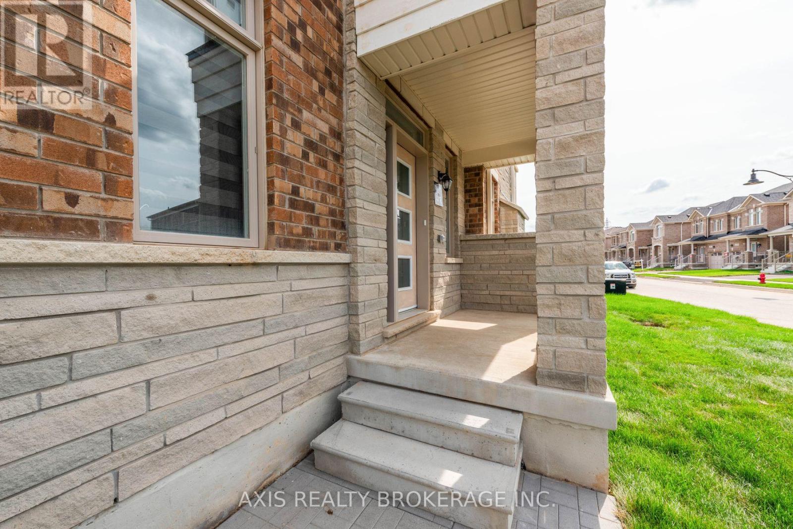 43 Silver Meadow Gardens, Hamilton, Ontario  L8B 1Z4 - Photo 3 - X12564968