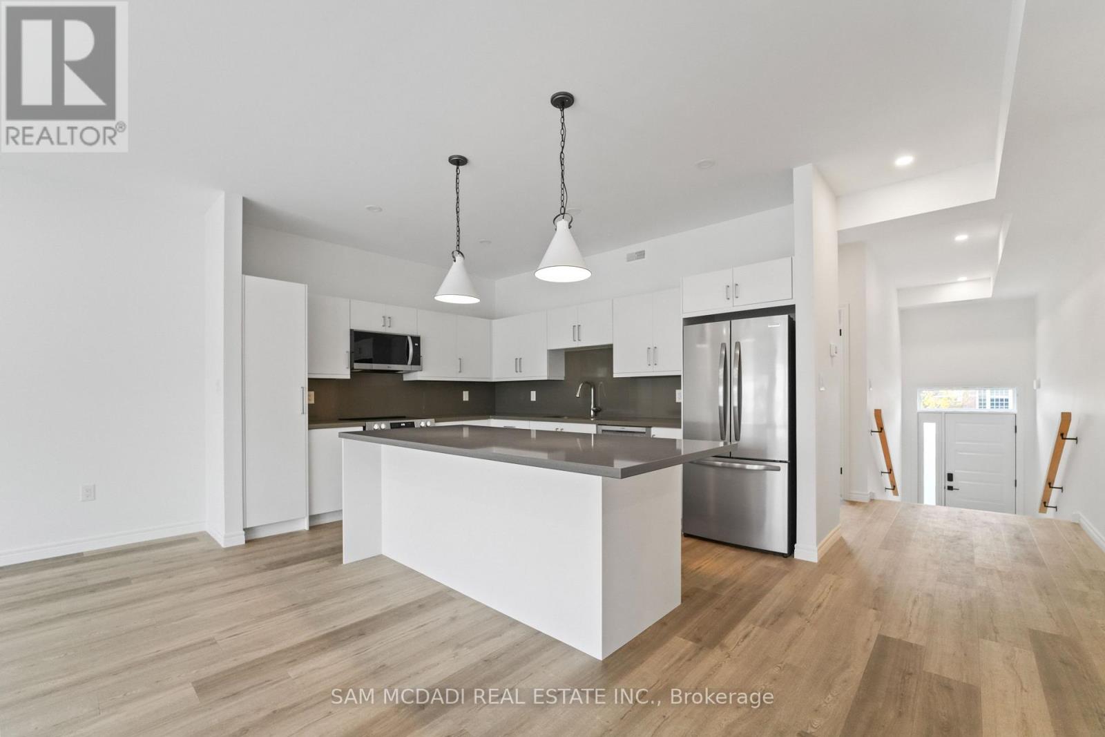 175 Margaret Avenue, Hamilton, Ontario  L8E 2H6 - Photo 4 - X12543736