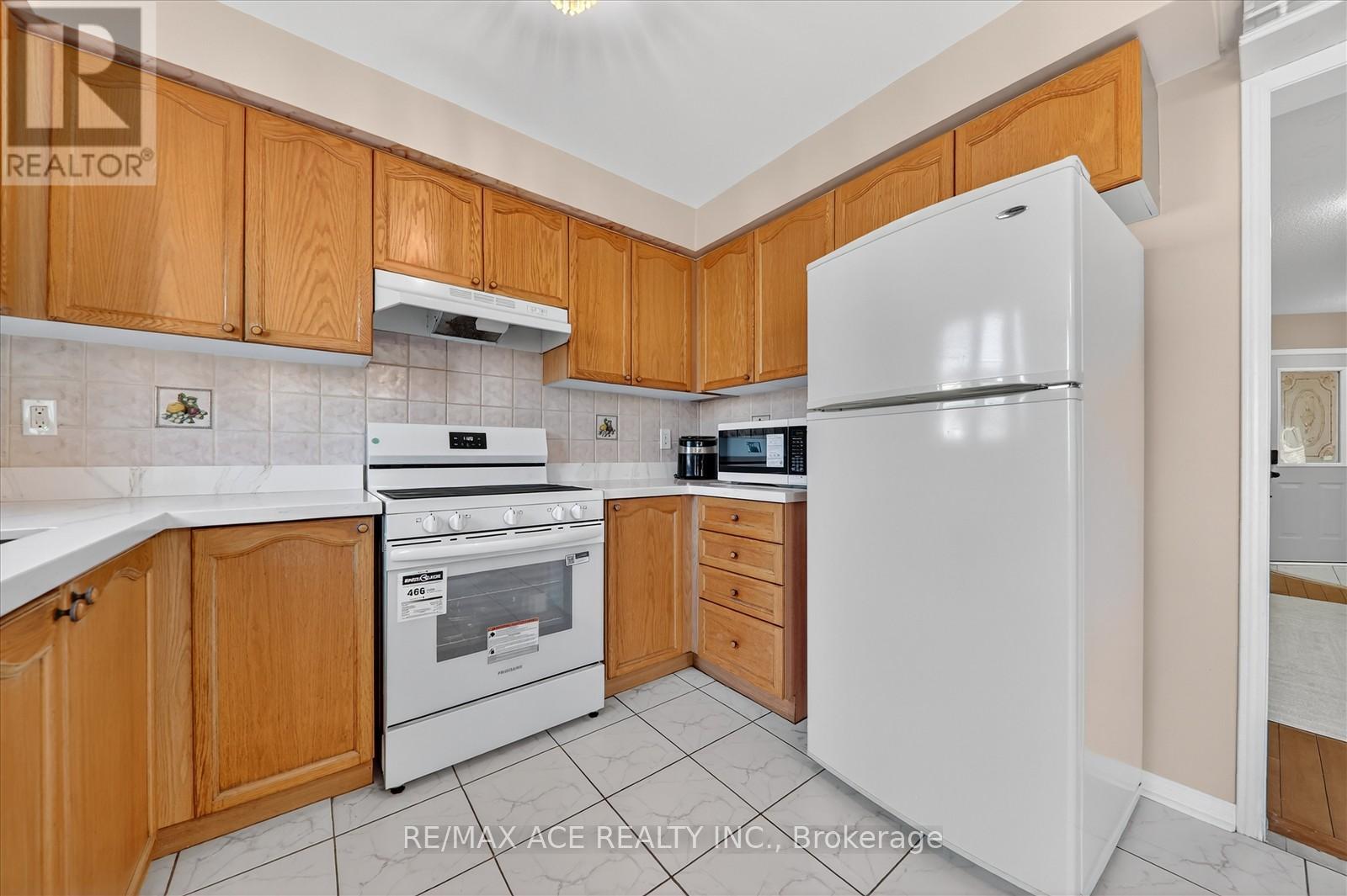 33 Andona Crescent, Toronto, Ontario  M1C 5J6 - Photo 15 - E12564980