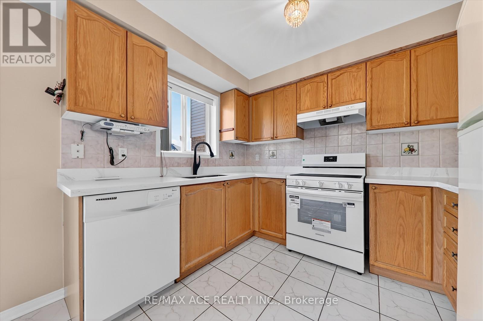 33 Andona Crescent, Toronto, Ontario  M1C 5J6 - Photo 16 - E12564980