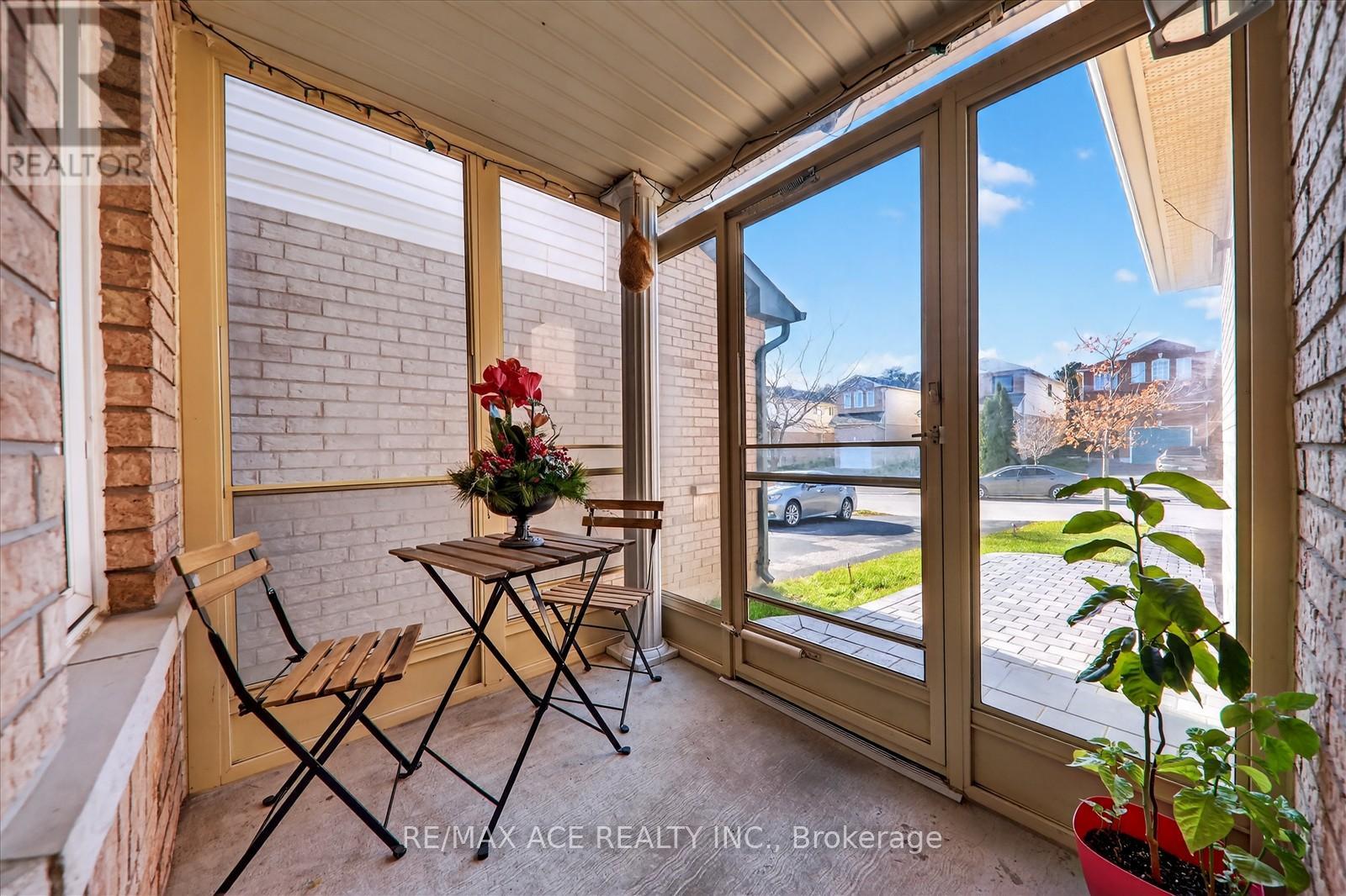 33 Andona Crescent, Toronto, Ontario  M1C 5J6 - Photo 7 - E12564980