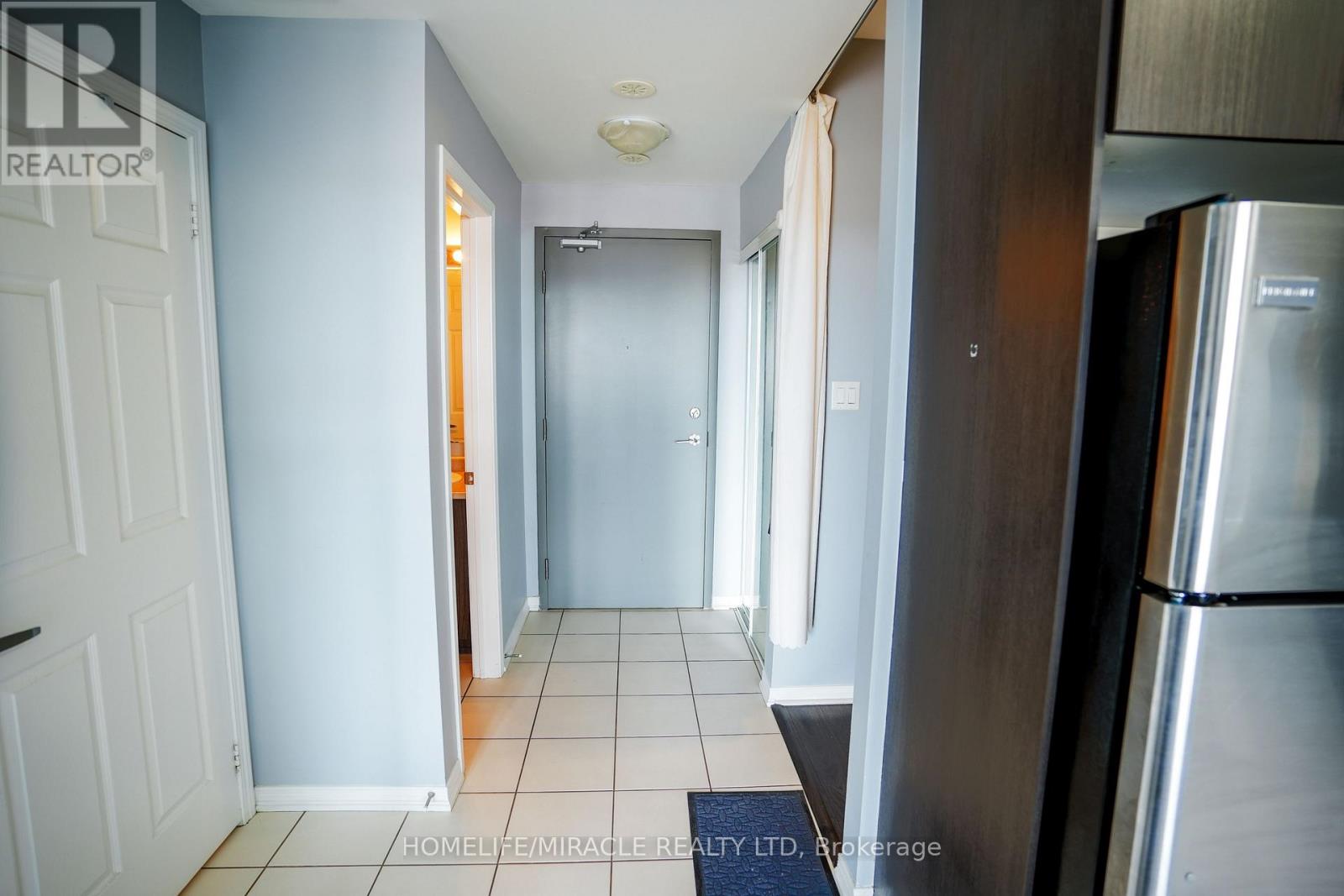 306 - 54 Sky Harbour Drive N, Brampton, Ontario  L6Y 6B9 - Photo 5 - W12322826