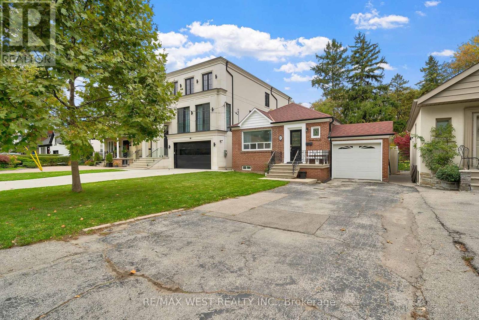 67 SOUTH KINGSWAY, Toronto, Ontario