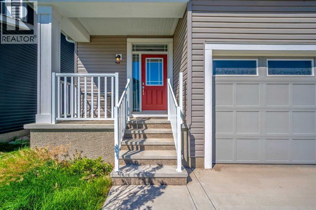641 Southwinds Close Sw, Airdrie, Alberta  T4B 5L5 - Photo 2 - A2253883