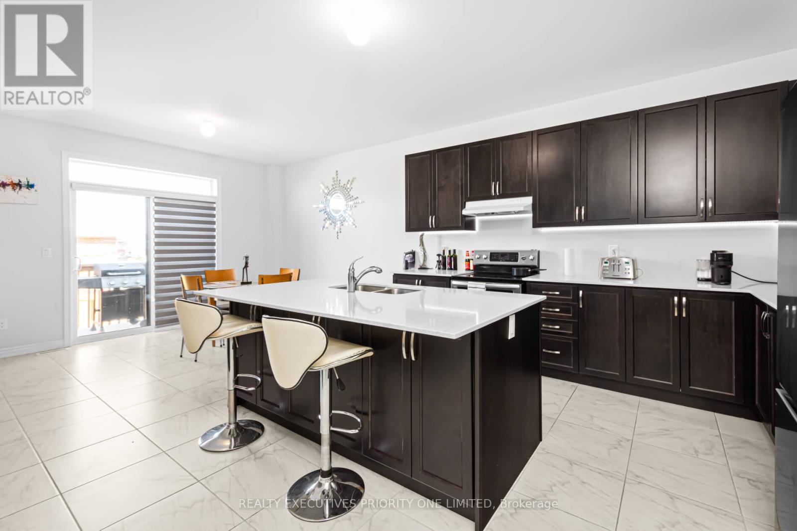 30 Sam Battaglia Crescent, Georgina, Ontario  L0E 1R0 - Photo 8 - N12537716