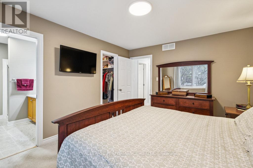 7051 Donwel Drive, Ottawa, Ontario  K4P 1M7 - Photo 15 - X12558946
