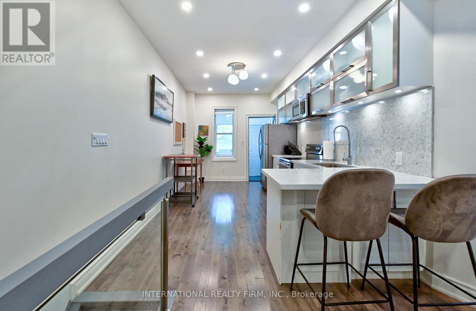 717 Palmerston Avenue, Toronto, Ontario  M6G 2R2 - Photo 8 - C12565014