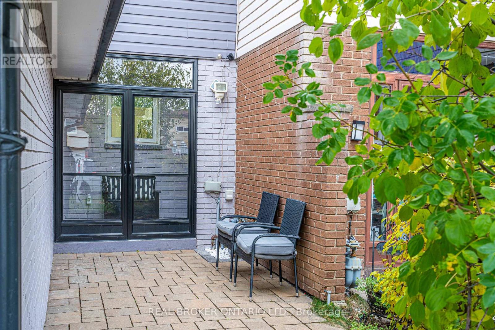 27 Kingswood Drive, Brampton, Ontario  L6V 2X5 - Photo 3 - W12520518