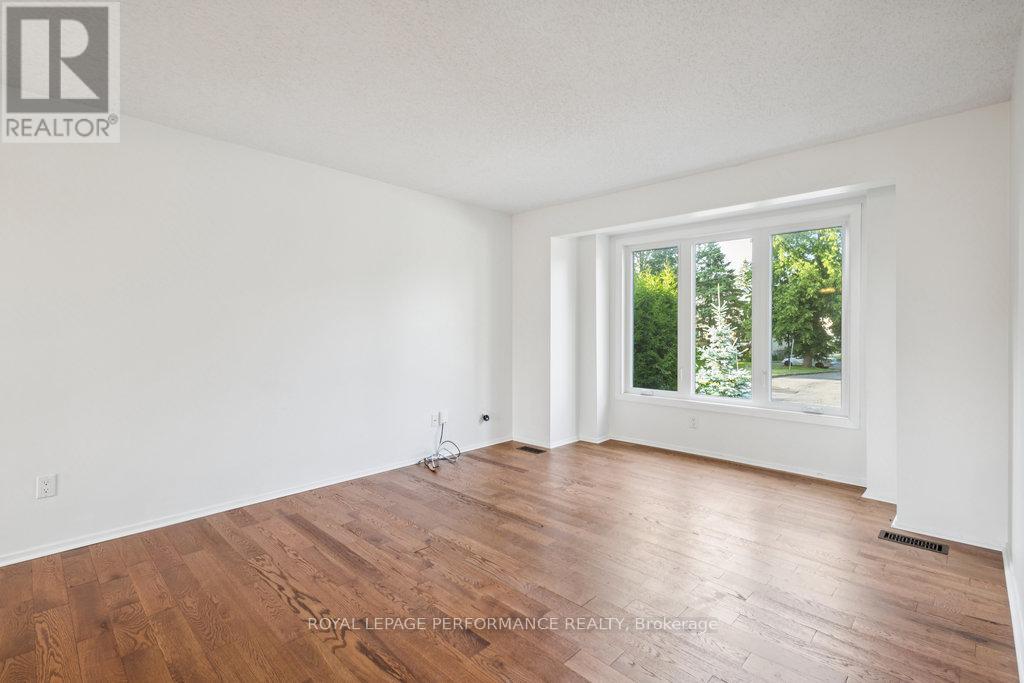8 Gillespie Crescent, Ottawa, Ontario  K1V 9X8 - Photo 11 - X12480830