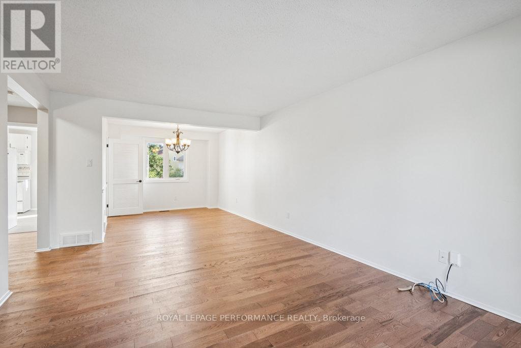 8 Gillespie Crescent, Ottawa, Ontario  K1V 9X8 - Photo 12 - X12480830