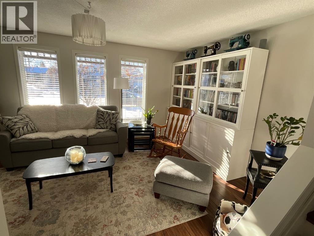 34 Roland Street, Red Deer, Alberta  T4P 3K9 - Photo 5 - A2271648