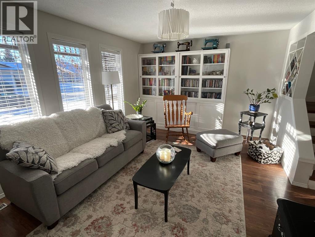 34 Roland Street, Red Deer, Alberta  T4P 3K9 - Photo 4 - A2271648