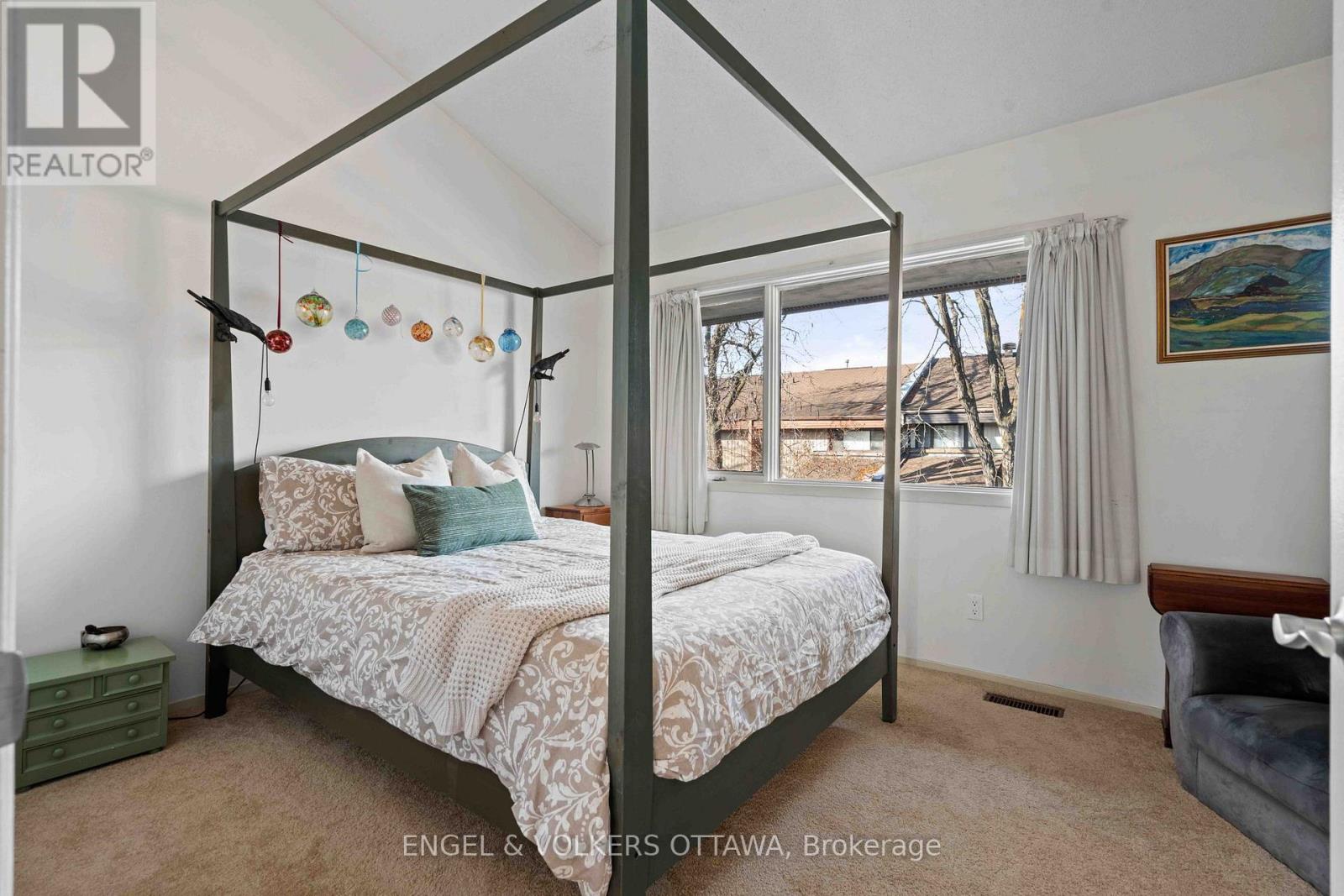 18 - 110 Walnut Court, Ottawa, Ontario  K1R 7W2 - Photo 22 - X12565056