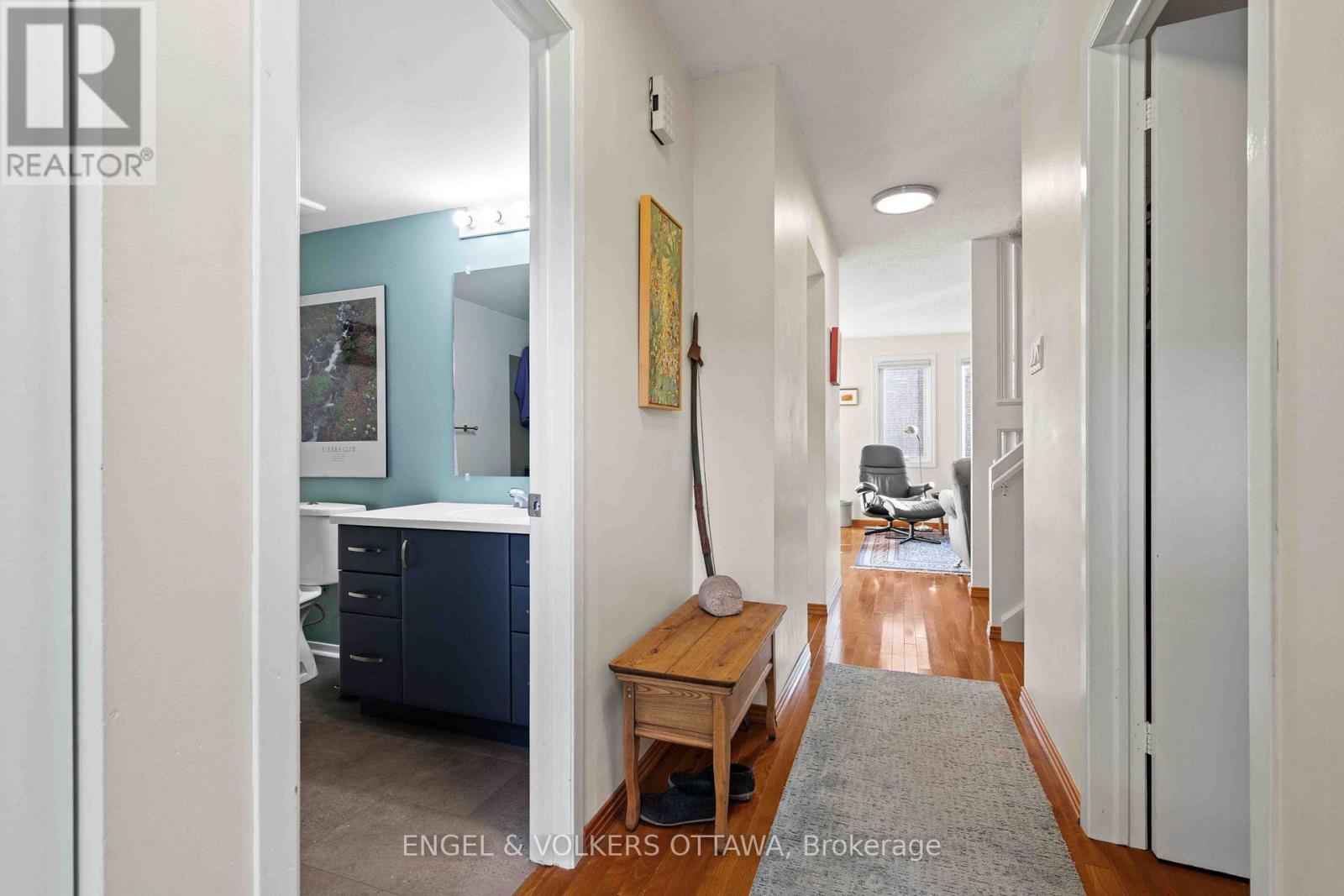 18 - 110 Walnut Court, Ottawa, Ontario  K1R 7W2 - Photo 4 - X12565056