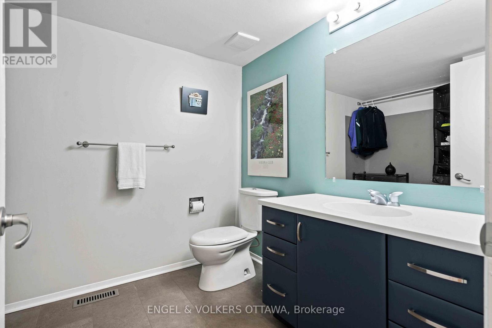 18 - 110 Walnut Court, Ottawa, Ontario  K1R 7W2 - Photo 5 - X12565056